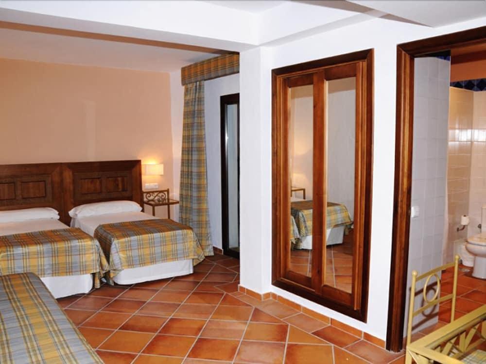 Hostal Dona Lola Marina Zahara de los Atunes Ngoại thất bức ảnh